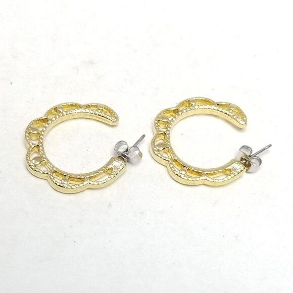 Vintage Scalloped Gold Tone Hoop Earrings, Nice Size 3/4 Inch, 80s 90s Estate - Picture 3 of 5